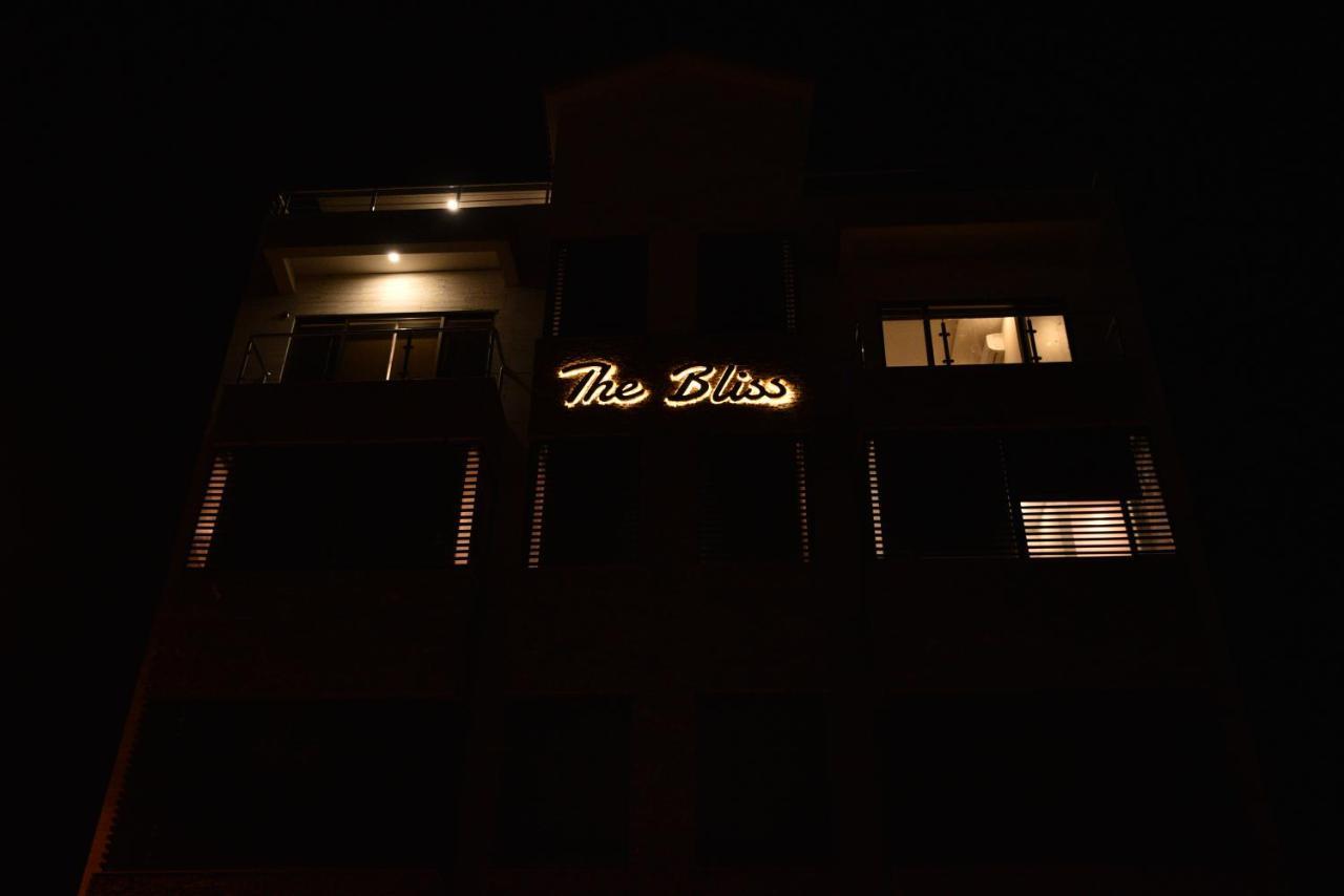 The Bliss Aparthotel Rawalpindi Bagian luar foto