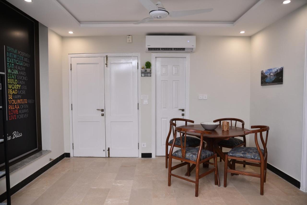The Bliss Aparthotel Rawalpindi Bagian luar foto